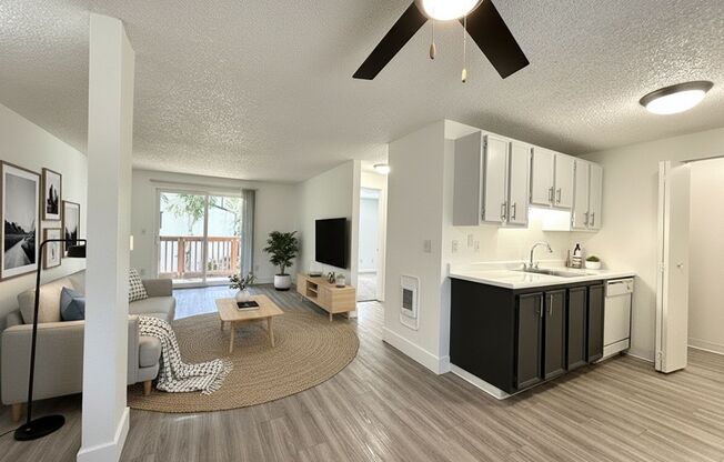 1 bed, 1 bath, 592 sqft, $1,385, Unit 52
