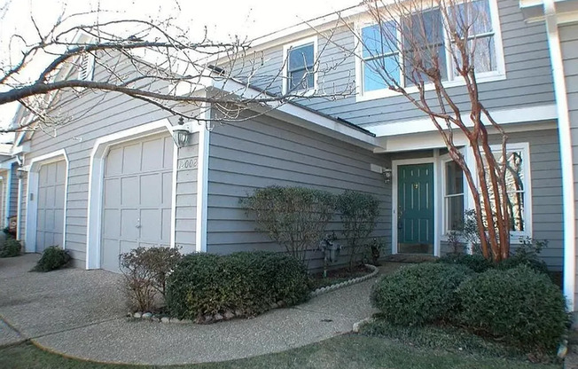 Community Pool, Dog Park and Clubhouse at Your Doorstep!