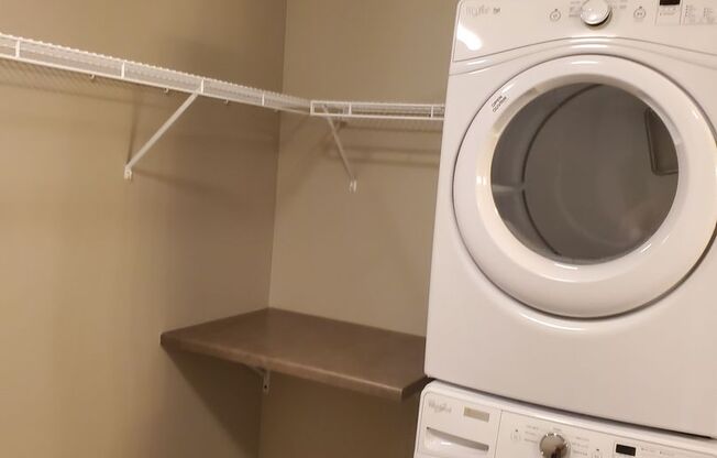 3 beds, 2.5 baths, $2,250, Unit 307