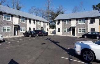 2 Bed, 1 Bath Renovated Apartments Near Tanger Outlet!