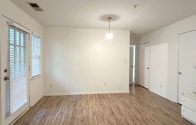 3 beds, 2 baths, $1,900, Unit Unit D