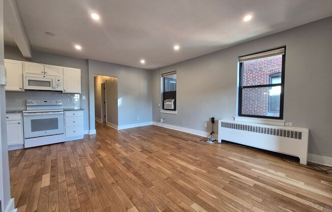 2 beds, 1 bath, 750 sqft, $2,199, Unit 5641 Hobart St. #B4