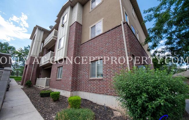 2 beds, 2 baths, 1,077 sqft, $1,450, Unit 323