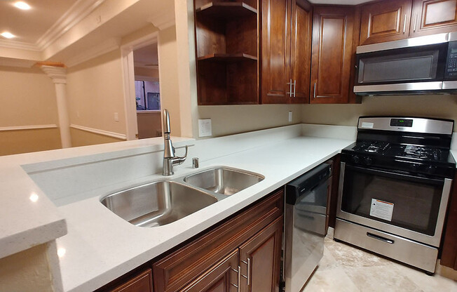 2 beds, 2 baths, 940 sqft, $2,795, Unit 212