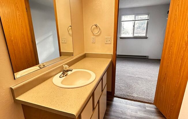 1 bed, 1 bath, 660 sqft, $1,250, Unit H - 074