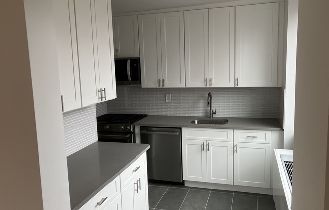 2 beds, 2.5 baths, $8,850, Unit 19D