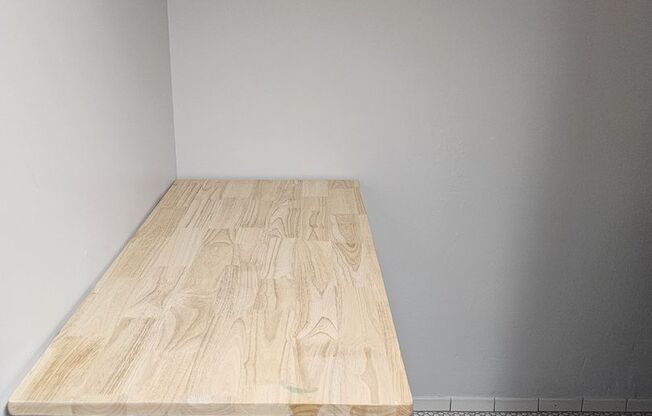 2 beds, 1 bath, 860 sqft, $1,825, Unit LJ