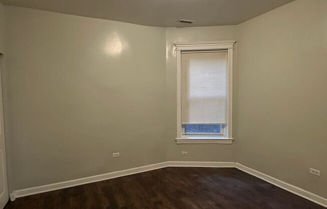 702-704 E 50th Pl