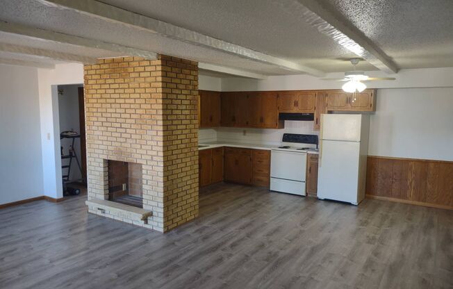 2 beds, 1 bath, 800 sqft, $905, Unit Apt 31