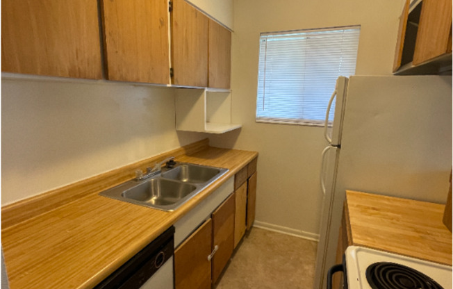 2 beds, 1 bath, 870 sqft, $1,165, Unit Unit 10