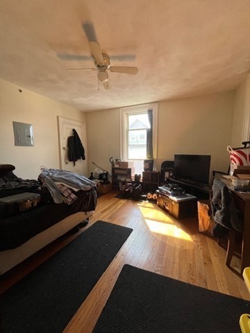 1 bed, 1 bath, $1,400, Unit 5