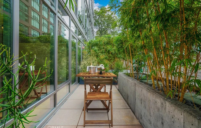 1 bed, 1 bath, 860 sqft, $3,000