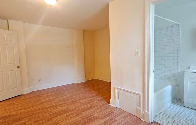 3 beds, 2 baths, 1,100 sqft, $1,915, Unit 105