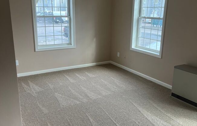 2 beds, 2 baths, $2,100, Unit 336