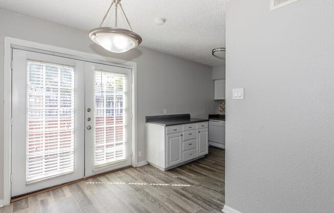 2 beds, 1 bath, 863 sqft, $1,150