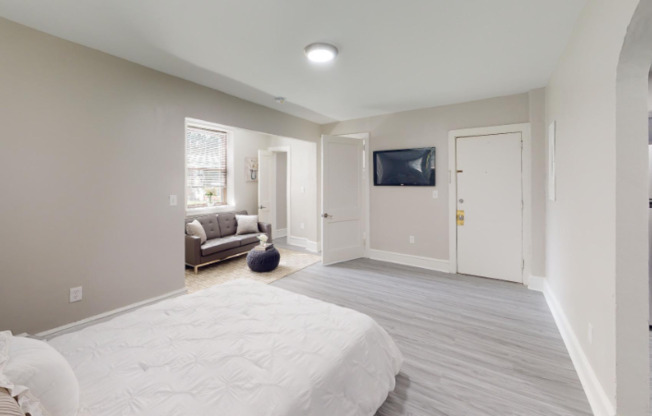 230 W WALNUT LN