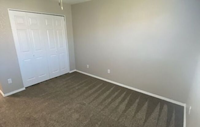 2 beds, 2 baths, 856 sqft, $920, Unit 2827-1811