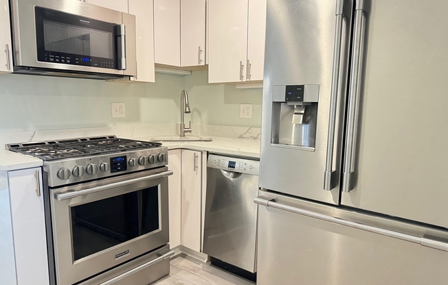 2 beds, 1 bath, 820 sqft, $2,900, Unit 1