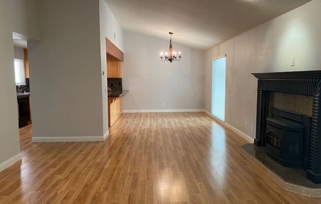 AVAILABLE NOW! Beautiful 2 Bedroom 2 Bath Condo in Citrus Heights!!!