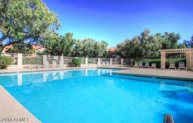 Great Chandler apartment with two master suites!