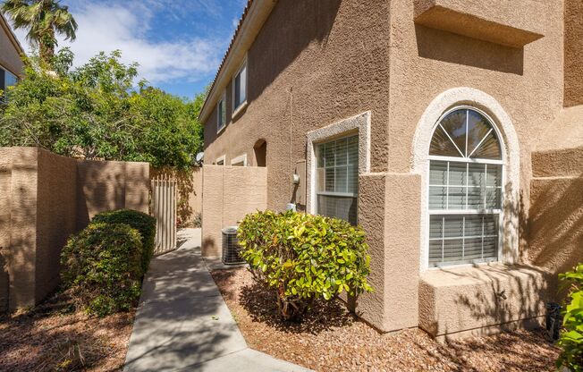 Upgraded townhome in gated Silverado Ranch community