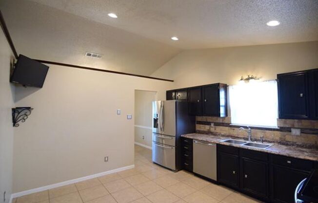 3 beds, 2 baths, $1,450