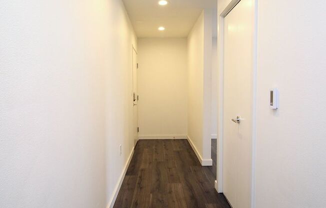 **Rent Special!!**Light and Bright New Construction Condo on Interstate MAX Line