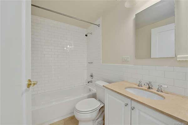 2 beds, 2 baths, 802 sqft, $3,100, Unit 5D