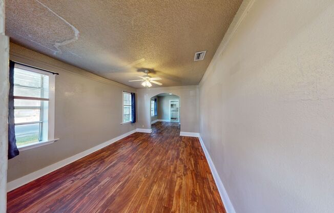 2 beds, 1 bath, $1,100