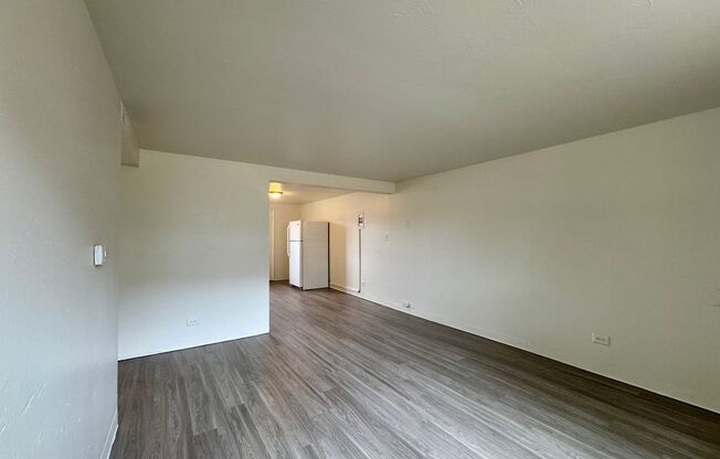 2 Bedroom 1 Bath In Lakewood! Available Now!!