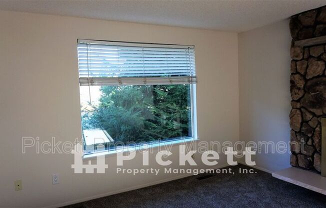 2221 NE LEXINGTON DR