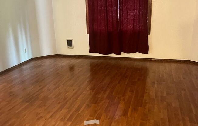 Spacious 4 Bed 3 Bath Lynnwood Home w/ Full Attached Mother-In-Law Unit!