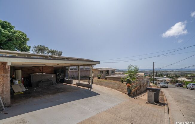Bright and Updated 4BR/2BA Single Family Home in Makakilo (Kapolei)