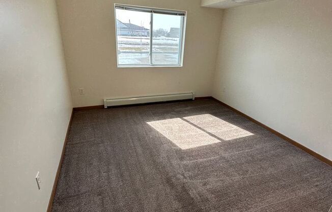 2 beds, 1 bath, $1,250, Unit 102