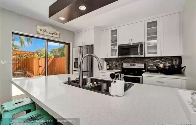 9106 SW 20 ST