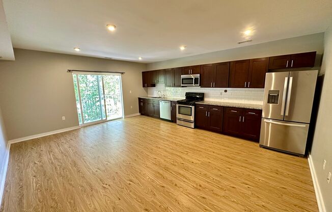 2 beds, 2 baths, 900 sqft, $2,050, Unit 3D