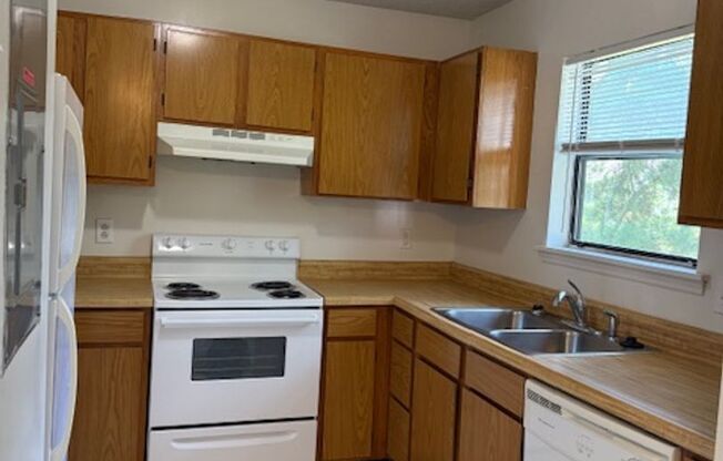 1 bed, 1 bath, 640 sqft, $990, Unit 176K