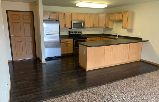 1 bed, 1 bath, 718 sqft, $985, Unit 621-207