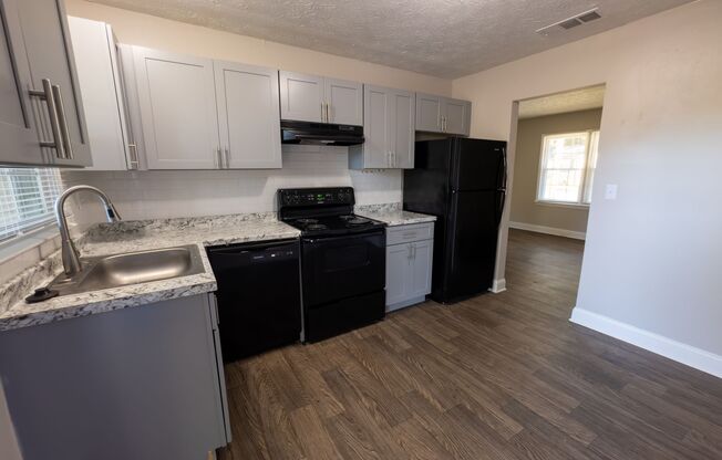 Beautiful Renovated Home Apartments