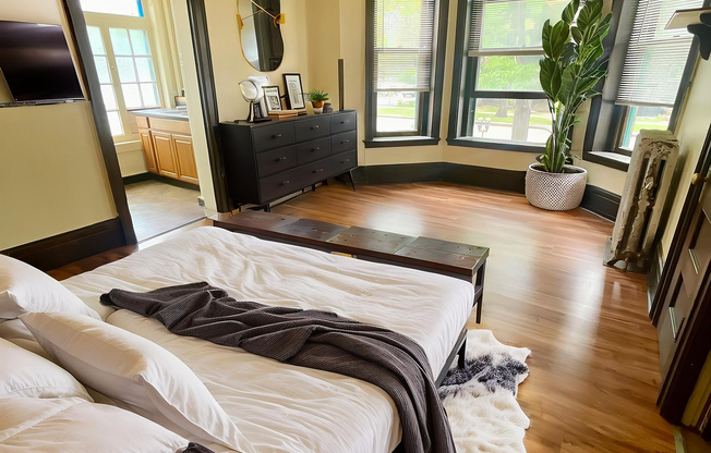 73766607472__4F83E5B1-27BA-46F5-BD33-16EBCE974B79 - Bedroom - Industrial - 19