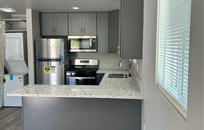 1 bed, 1 bath, 500 sqft, $2,100