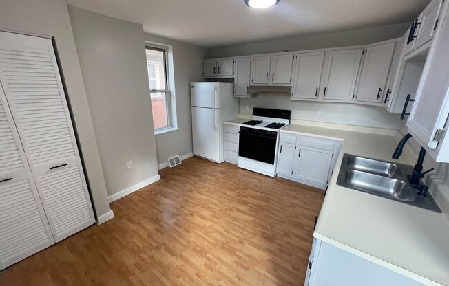 155 Kendall Ave - (06122)