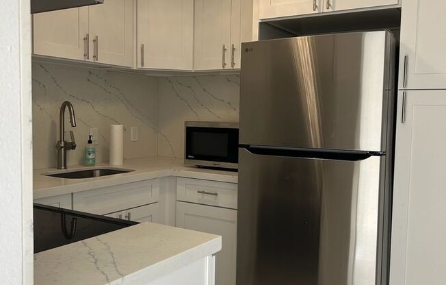 Renovated Studio with parking near Diamond Head