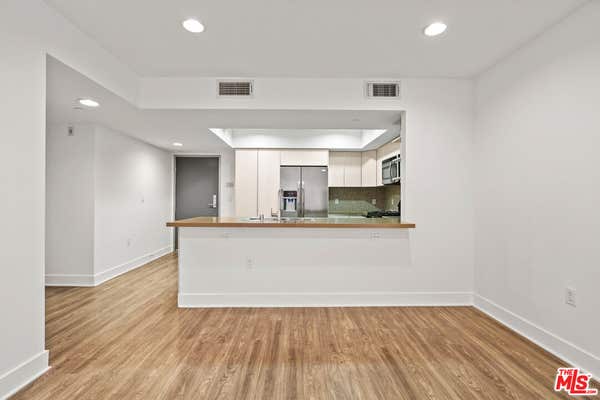 10473 SANTA MONICA BLVD