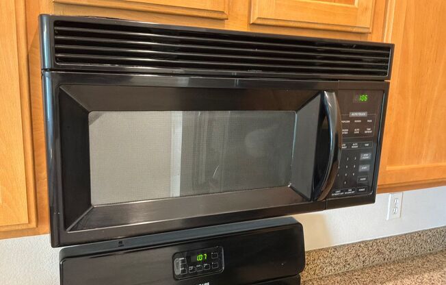 2 beds, 2 baths, $1,600, Unit Unit #2114