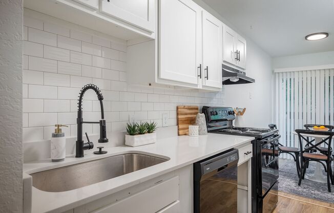 2 beds, 1 bath, 750 sqft, $1,295, Unit H9