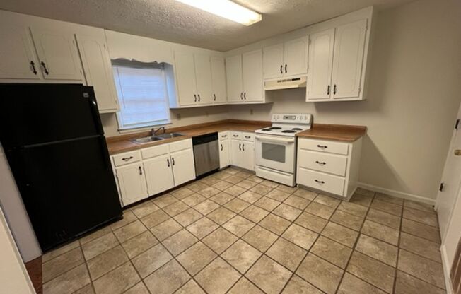 2 bed 1 bath duplex in Bogart!
