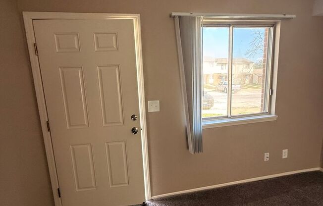 2 beds, 1 bath, 869 sqft, $1,139, Unit 12720S