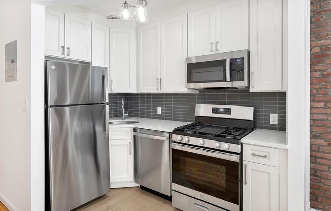 446 W 47 ST