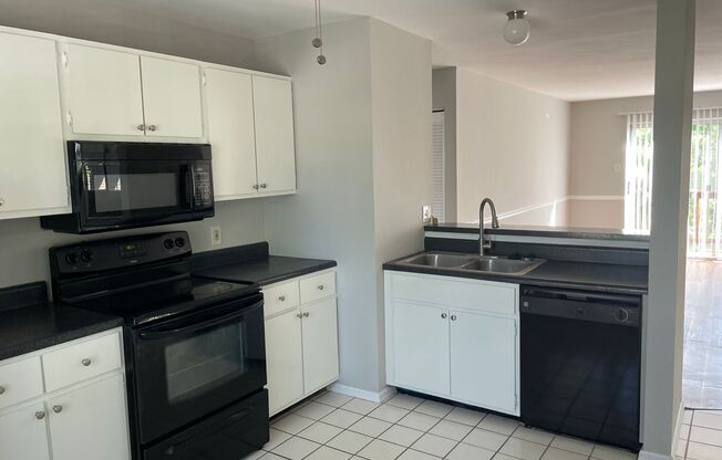 2 beds, 1 bath, $1,050